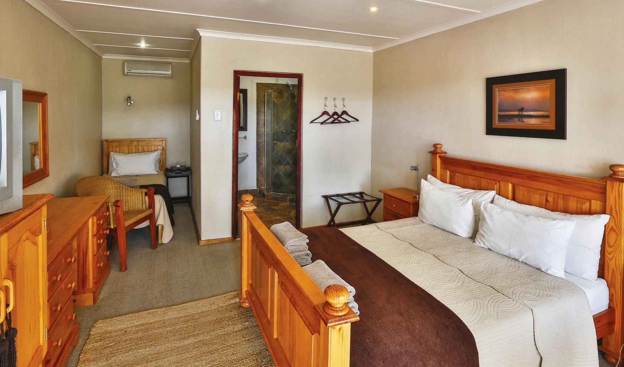 Вилла Olive Grove Guest Farm Бофорт-Уэст Экстерьер фото